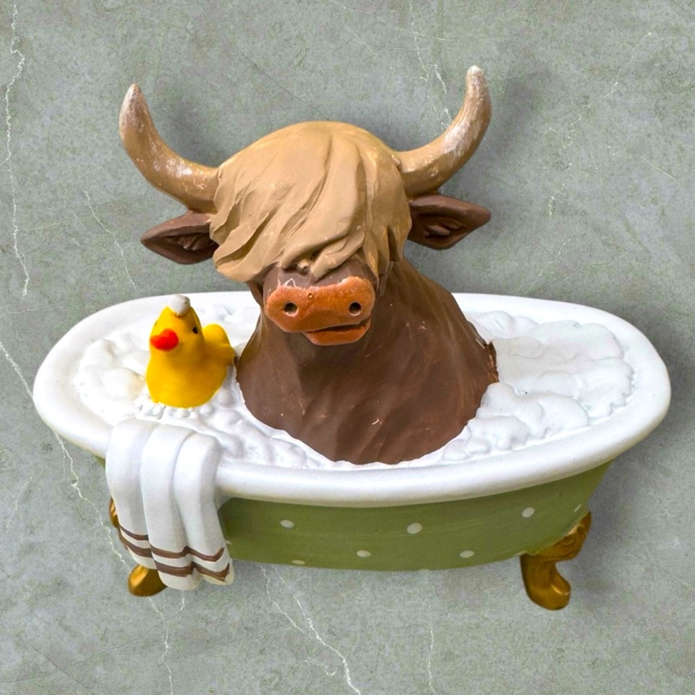 Highland Cow Bathtub Figurine with Rubber Duck